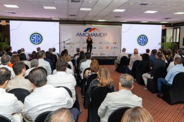 conferencia-amchamdr-casa-de-campo-febrero-2025-12.jpg