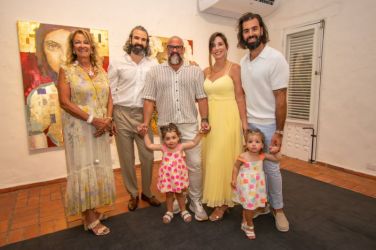 Luisa Longo, Marco Chimienti, Gerado Labarca, Erika Rao, Anthony Chimienti, Aria Chimienti y Gia Chimienti_lw.jpg