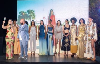 Laura de la Nuez y Sandro Guzman brindan por el exito del CDCFW.jpg