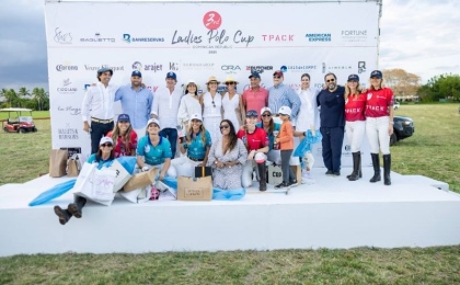 Foto-Directivos-y-equipo-ganador