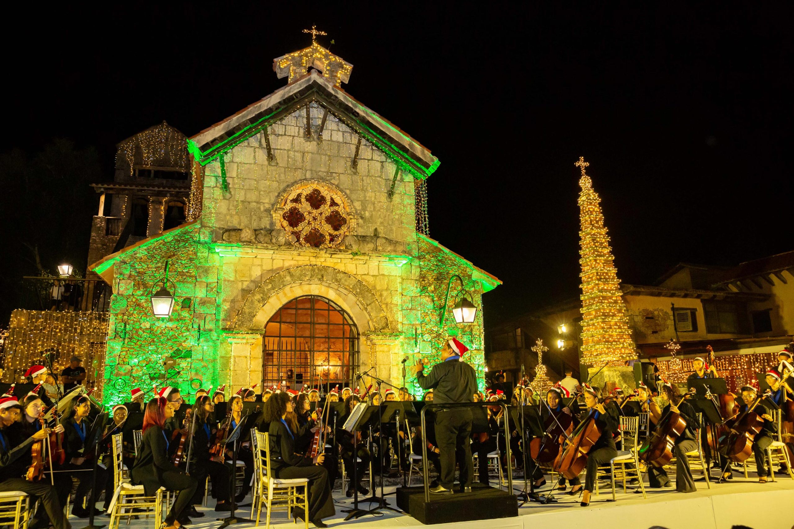 Casa de Campo Illuminates Altos de Chavón in Annual Christmas Lighting Ceremony