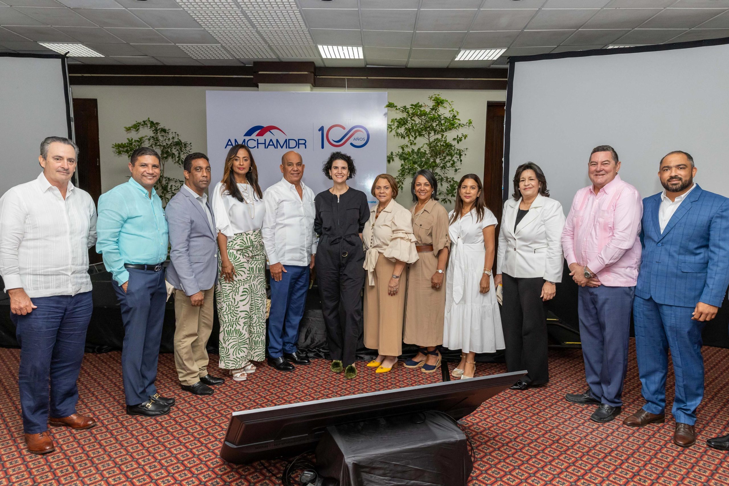 AMCHAMDR organizes business meeting at Casa de Campo