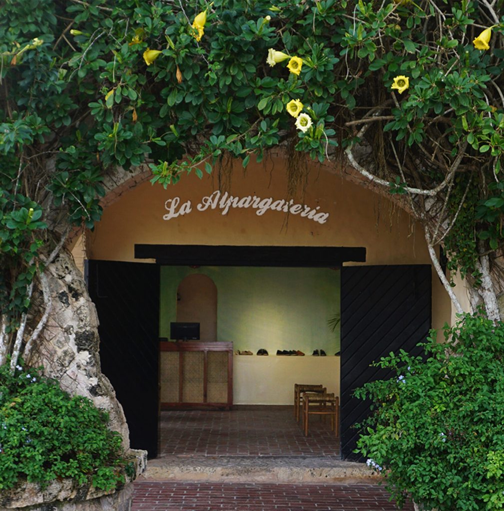 La-Alpargateria-Altos-de-Chavon-1-1600×1624