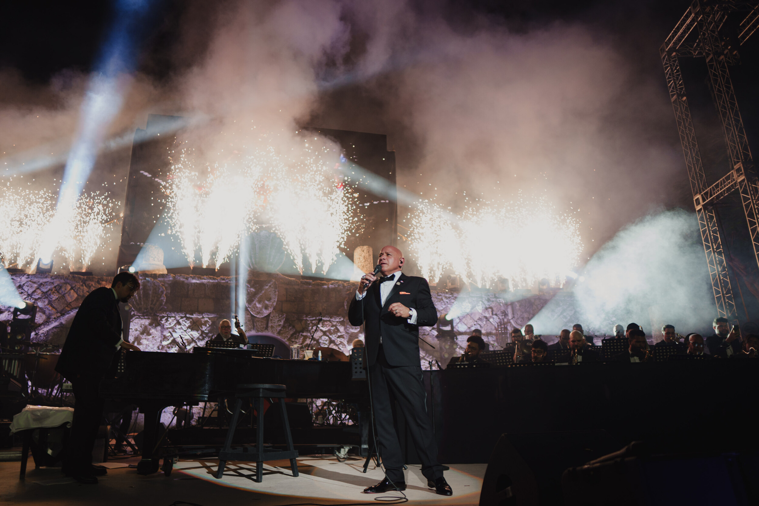 Martocci dazzles in Altos de Chavón with his Frank Sinatra tribute