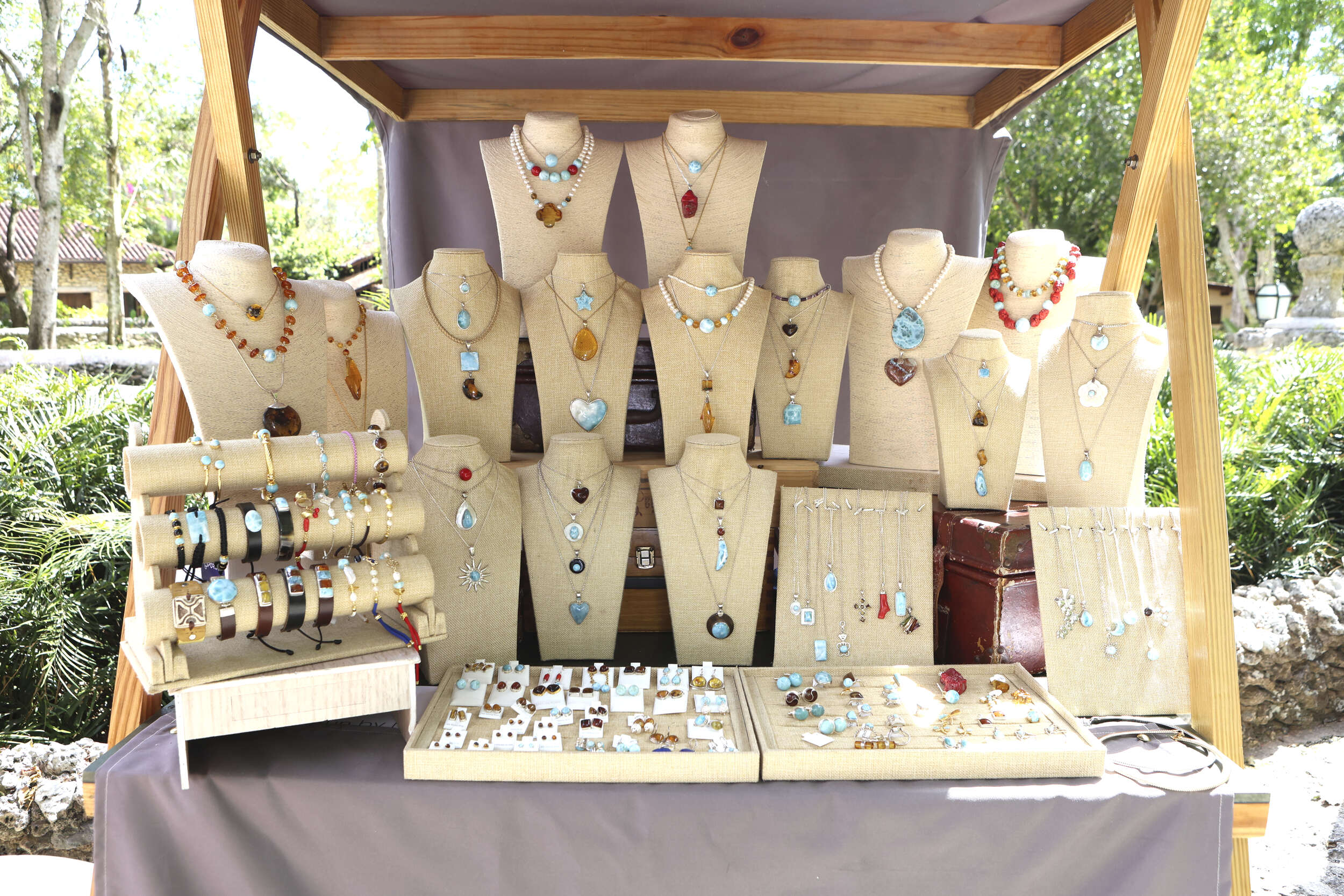 Local art shines at the Altos de Chavón Market in March