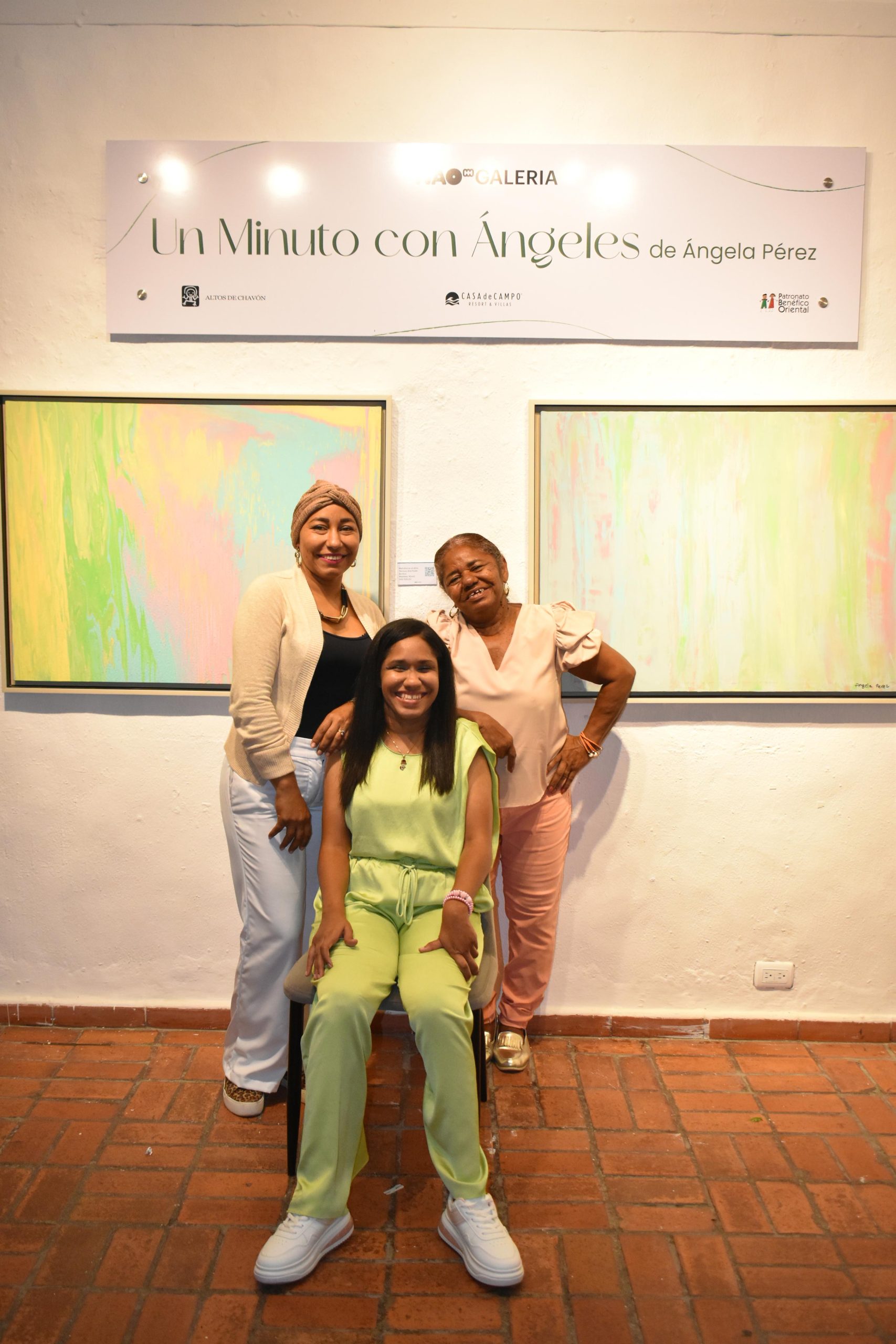 Opening of the exhibition “A Minute with Angels” by emerging artist Ángela Pérez