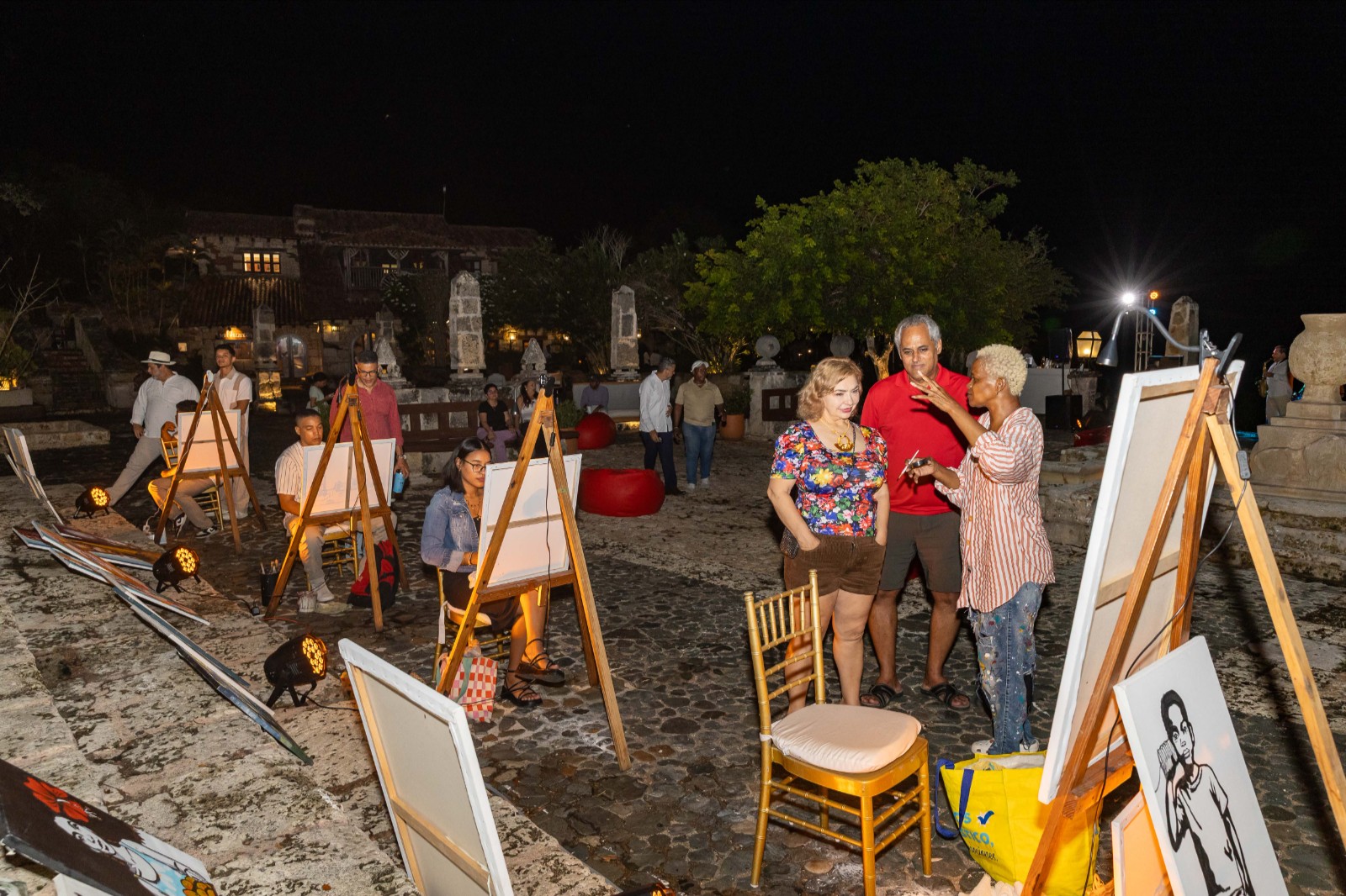 Jazzy Nights in Altos de Chavón becomes an evening of art, music, and good company.