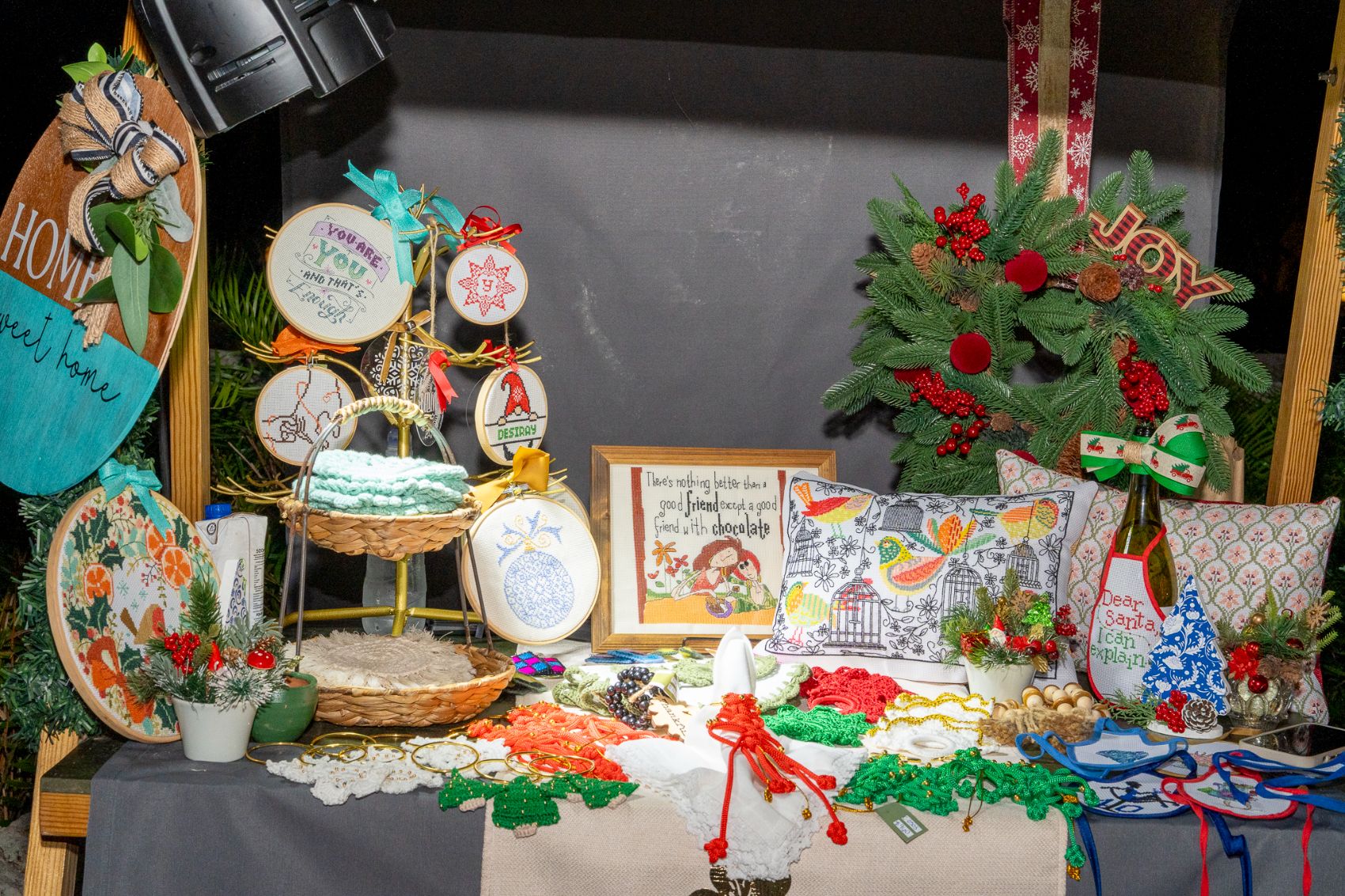 Altos de Chavón Market kicks off the season with Christmas charm and local talent