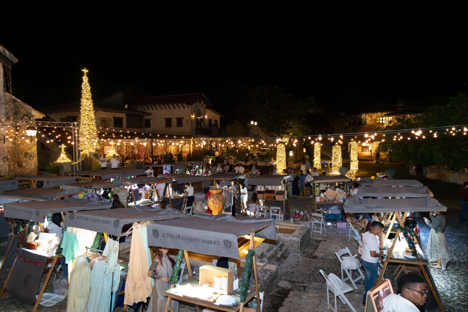 Altos de Chavón Market Shone in its December Edition.