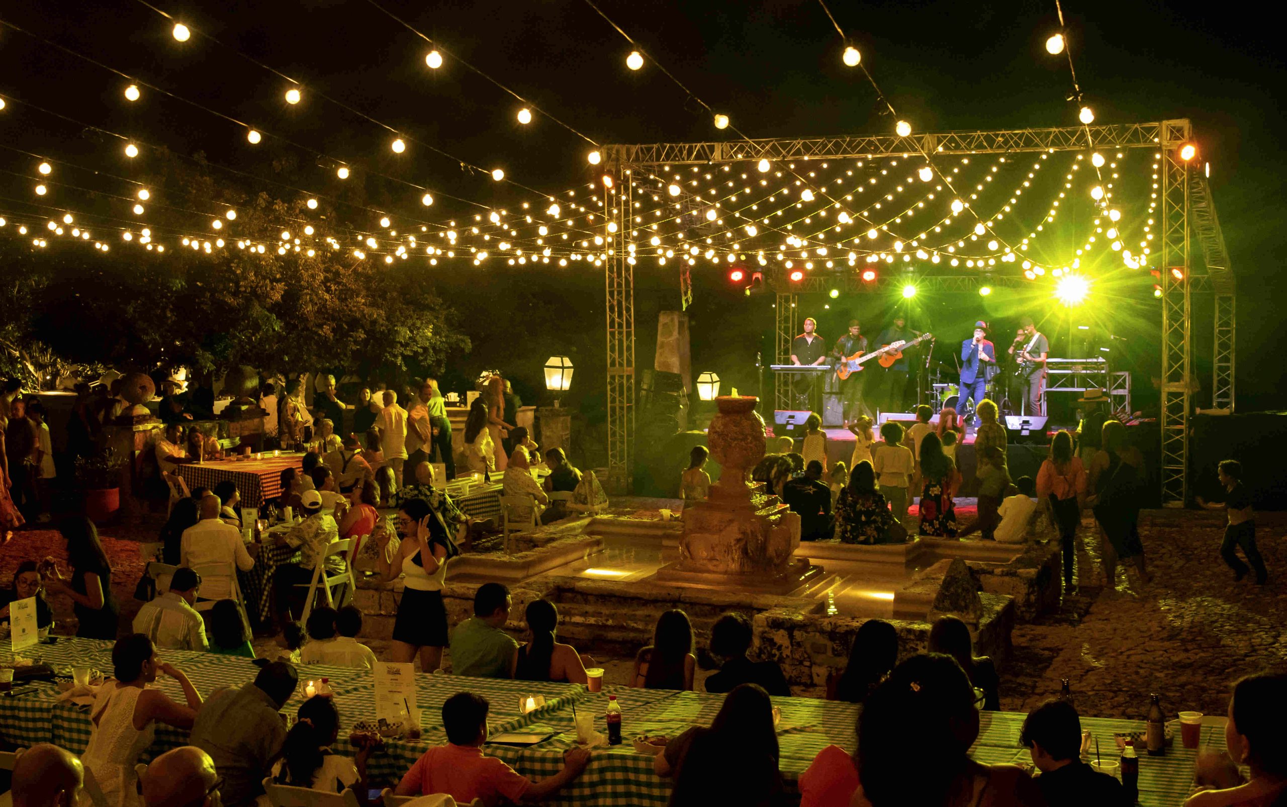 Chavón celebrates Oktoberfest to a full house