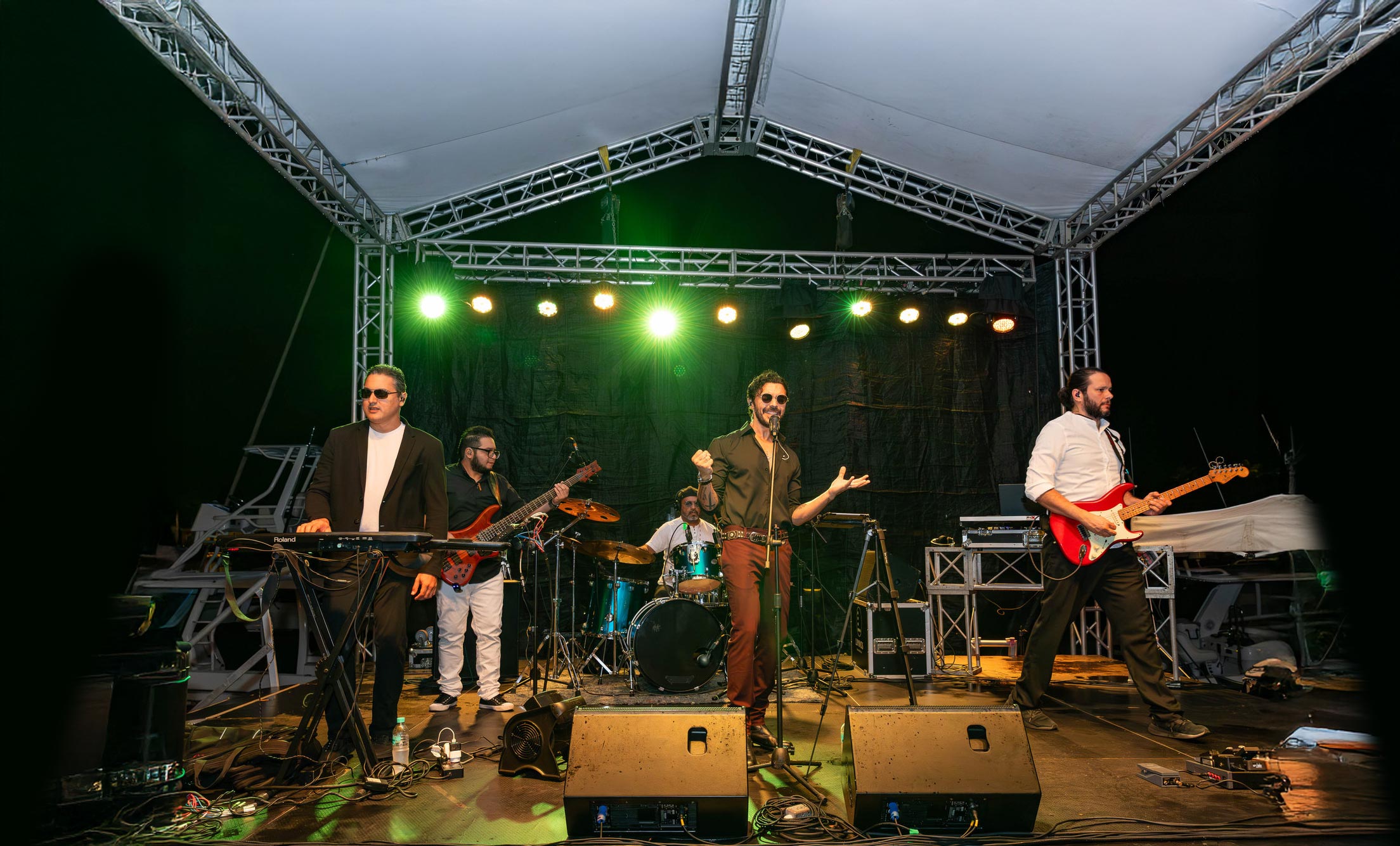 Shalim Ortiz-Goico and his band Dos/Veintiséis shined at Marina Casa de Campo with an unforgettable Tribute to Maná